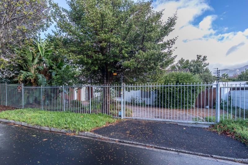 4 Bedroom Property for Sale in Constantia Western Cape